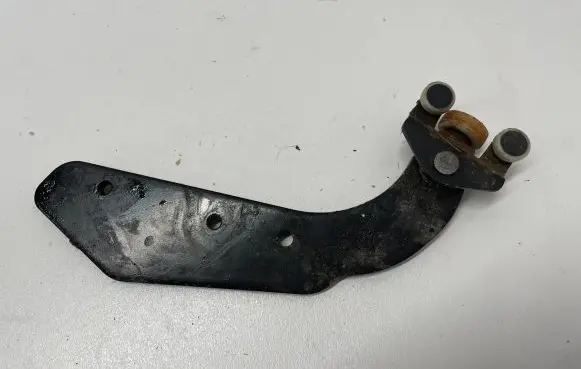 Mercedes-Benz Vito Viano W447 Front door upper hinge A4477601547