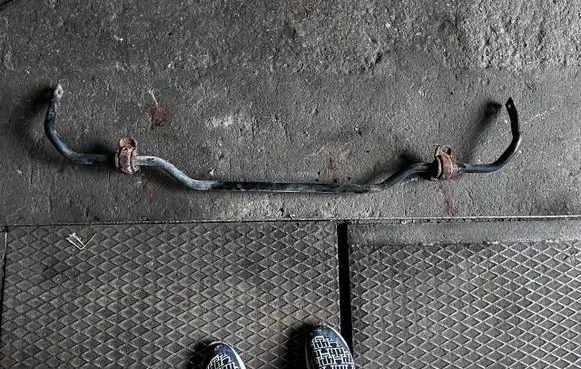 Volkswagen PASSAT B7 Front anti-roll bar/sway bar 1K0511305DS