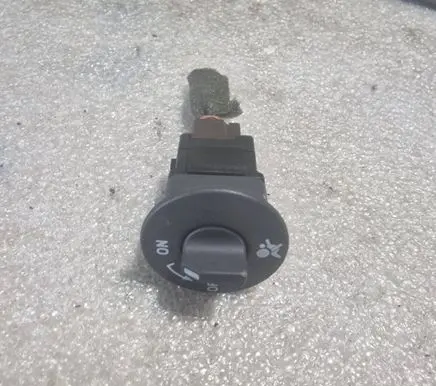 Passenger airbag on/off switch