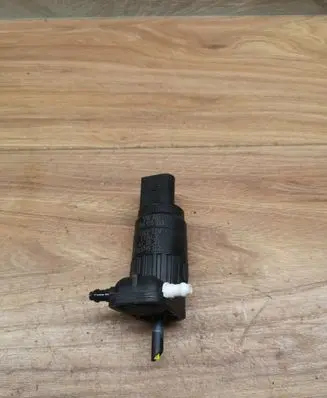 Skoda Fabia Mk2 (5J) Windscreen/windshield washer pump 1K6955651 05374902 071023