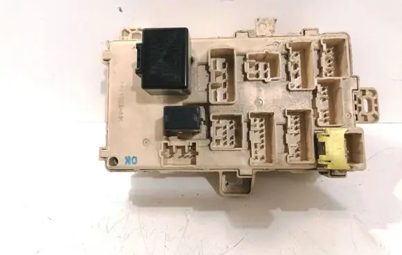 Toyota Land Cruiser (HDJ90) Fuse module 8273060060