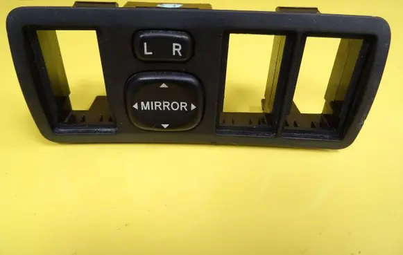 Toyota Avensis T250 Wing mirror switch 183574