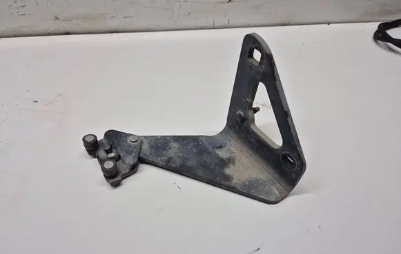 Opel Vivaro Sliding door lower roller guide/hinge 312012J