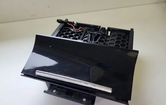 Skoda Superb B8 (3V) Glove box