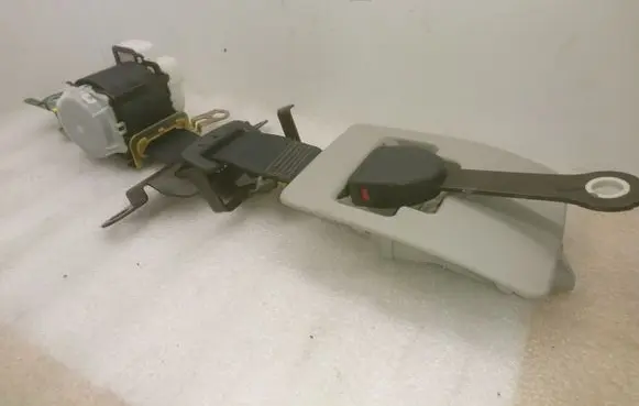 Toyota Corolla Verso AR10 Middle seatbelt (rear) 733500F010C0