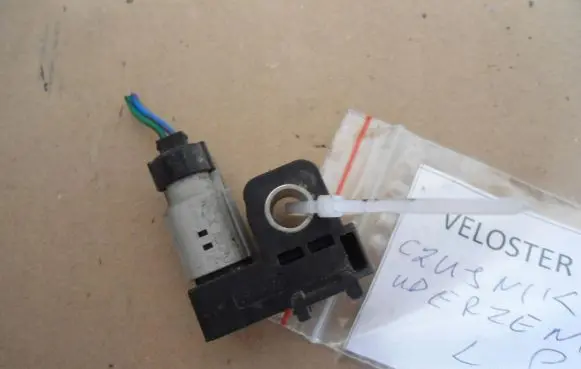Hyundai Veloster Airbag deployment crash/impact sensor 95930-1R000