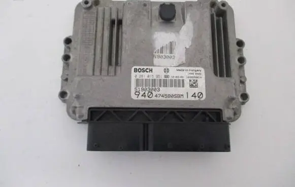 Alfa Romeo Giulietta Engine control unit/module 0281015951 940474580SBM 51903003