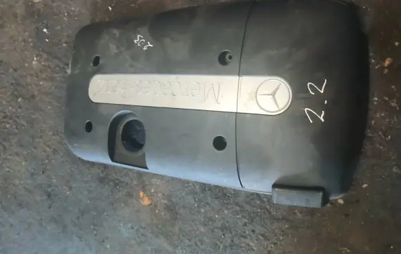 Mercedes-Benz C W203 Engine cover (trim) A6110101067