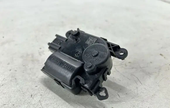 Ford Escape IV Air flap motor/actuator AA1138005350 111122162029