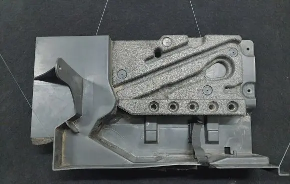 Mercedes-Benz C W203 Tool box 2038900061