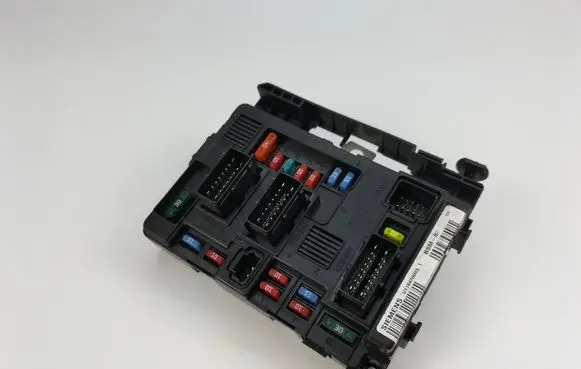 Citroen Berlingo Fuse module 9650618480 U118470003 567282818