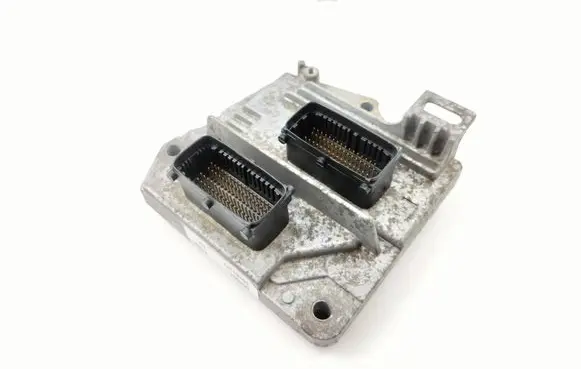 Opel Astra H Engine control unit/module 55561172