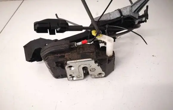 Nissan Note (E11) Front door lock 