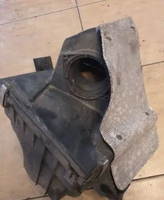 Volkswagen PASSAT B5.5 Air filter box 3B0129607N