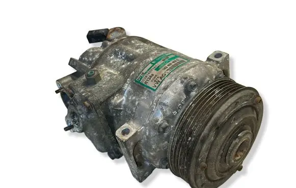 Volkswagen Touran I Air conditioning (A/C) compressor (pump) 1K0820803G