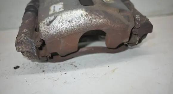 Citroen C3 Picasso Front brake caliper 
