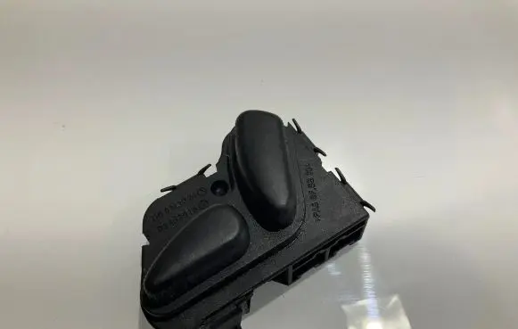 Mercedes-Benz E W211 Seat control switch 2108213851 03463815 A2108213851