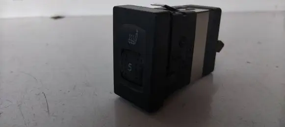 Volkswagen PASSAT B5 Seat heating switch 3B0963563C