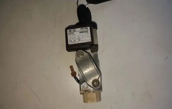 Nissan X-Trail T30 Ignition lock 28590C9902