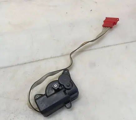 Volkswagen Golf III Air flap motor/actuator 357907511B 6NN00585404