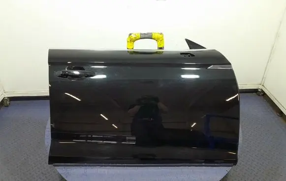 Audi A5 8T 8F Front door 