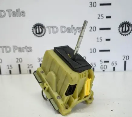 Mercedes-Benz C W204 Gear shifter/selector A2042677524