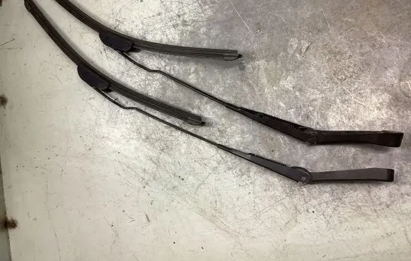 Opel Astra G Front wiper blade arm 4477 44673402