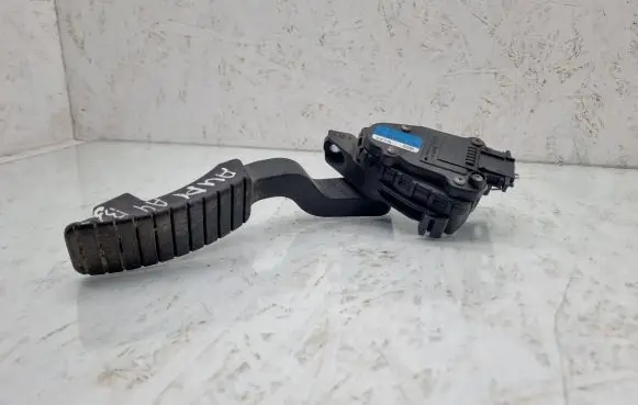 Audi A4 S4 B5 8D Accelerator throttle pedal 8200003392