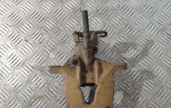Ford Mondeo Mk III Rear brake caliper