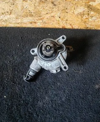 Volvo V70 Vacuum pump 30731825