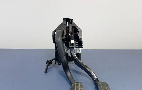 BMW 1 F40 Accelerator throttle pedal 6898135
