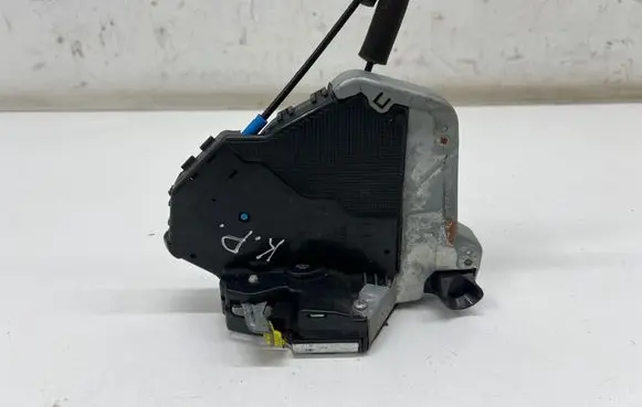Toyota C-HR I Front door lock A046693
