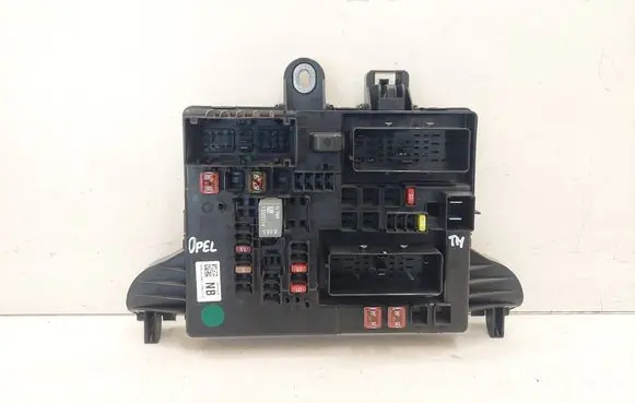 Opel Insignia A Fuse module 13277318 21280711110
