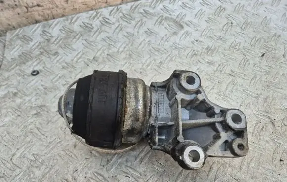 Volvo XC90 Engine mount bracket 30680751
