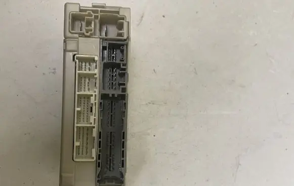Lexus GS 300 350 430 450H Fuse module 8273030281