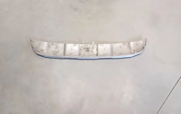 Front bumper lip