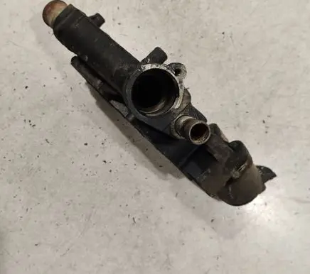 Citroen Xsara Picasso Thermostat housing 9635696080