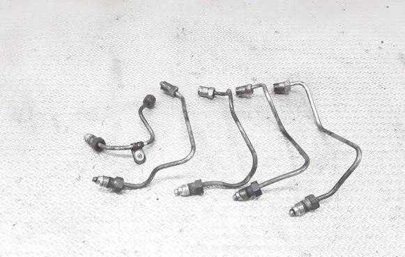 Toyota Corolla Verso E121 Fuel injector supply line/pipe 