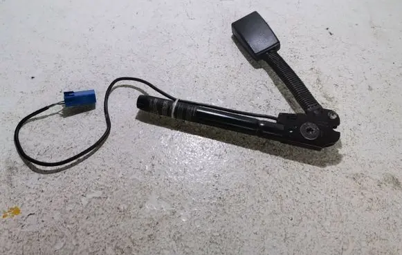 Mazda 3 I Front seatbelt buckle G5548A 040201