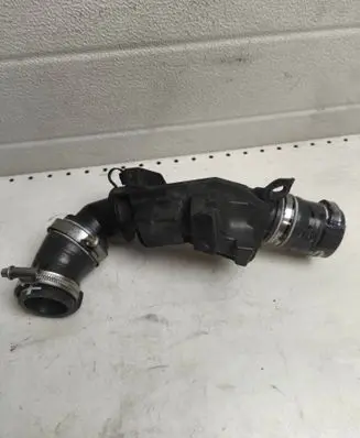 Peugeot 5008 Intercooler hose/pipe 98697