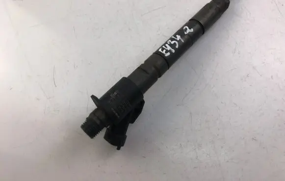 Volvo V40 Fuel injector 31303238