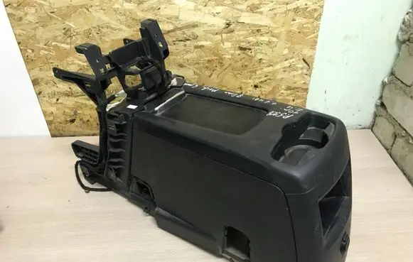 Peugeot 5008 Center console 9686267677