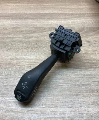 BMW 5 E39 Indicator stalk 8363668K 01104010