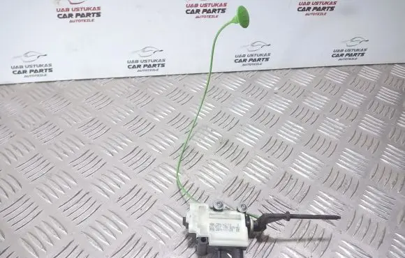 Fuel tank cap lock motor