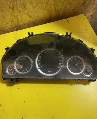 Mercedes-Benz E W212 Speedometer (instrument cluster) A2129000508
