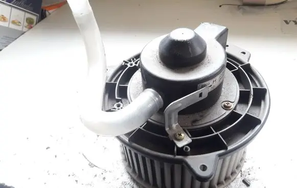 Mazda 323 Heater fan/blower HB111R01AF
