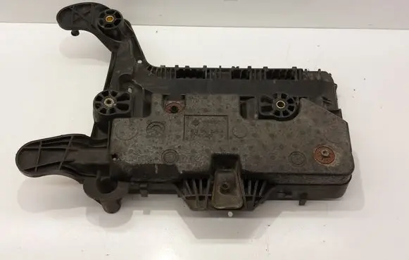 Volkswagen PASSAT B6 Battery tray 1K0915325A