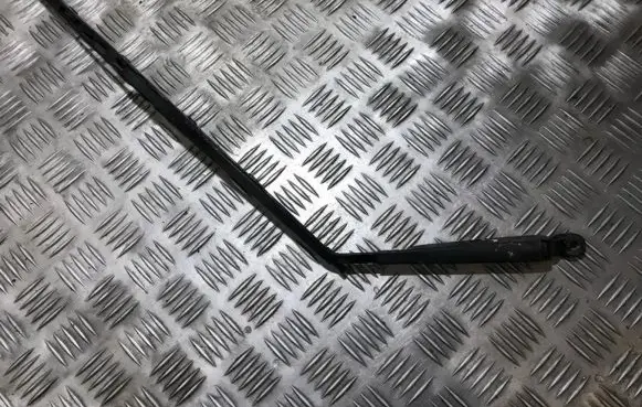 Rear wiper blade arm