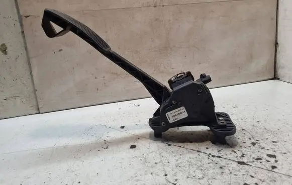 Volvo V70 Accelerator throttle pedal 6PV00853701 30636004