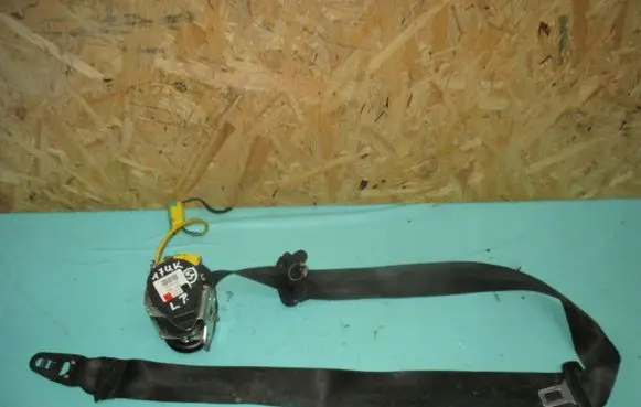 Volkswagen Touareg I Front seatbelt 7L0857705